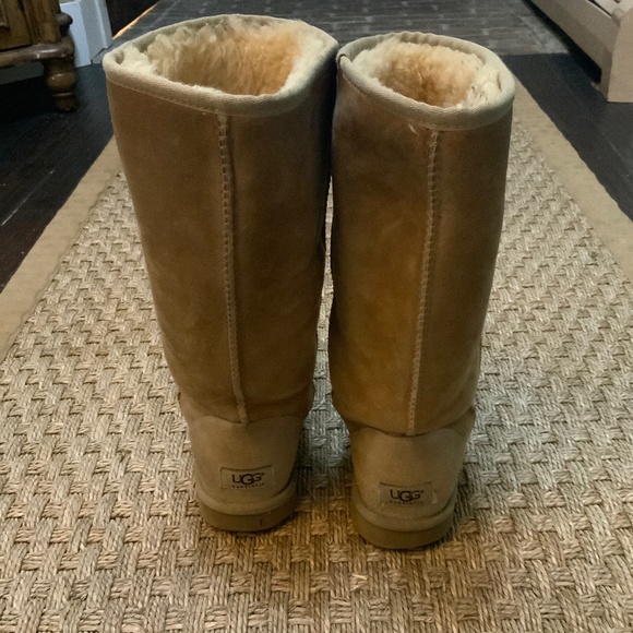 UGG Australia Brown Boots S/N 5815 Leather Genuine Sheepskin Classic Tall US 7 - Picture 2 of 3